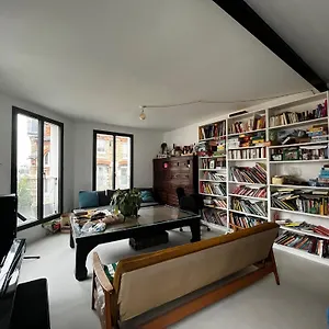 https://un-appartement-typique-parisien-a-typical-parisian-apartment.fr-paris.fr