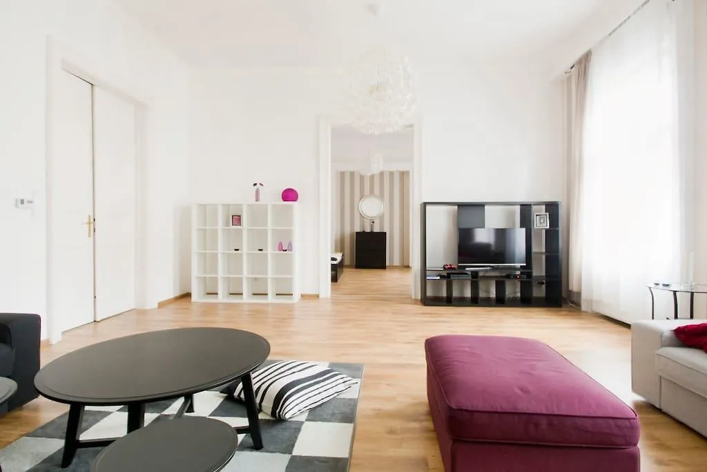 Downtown Rising Sun 104 Sq.M Apartment Budapest Hungary